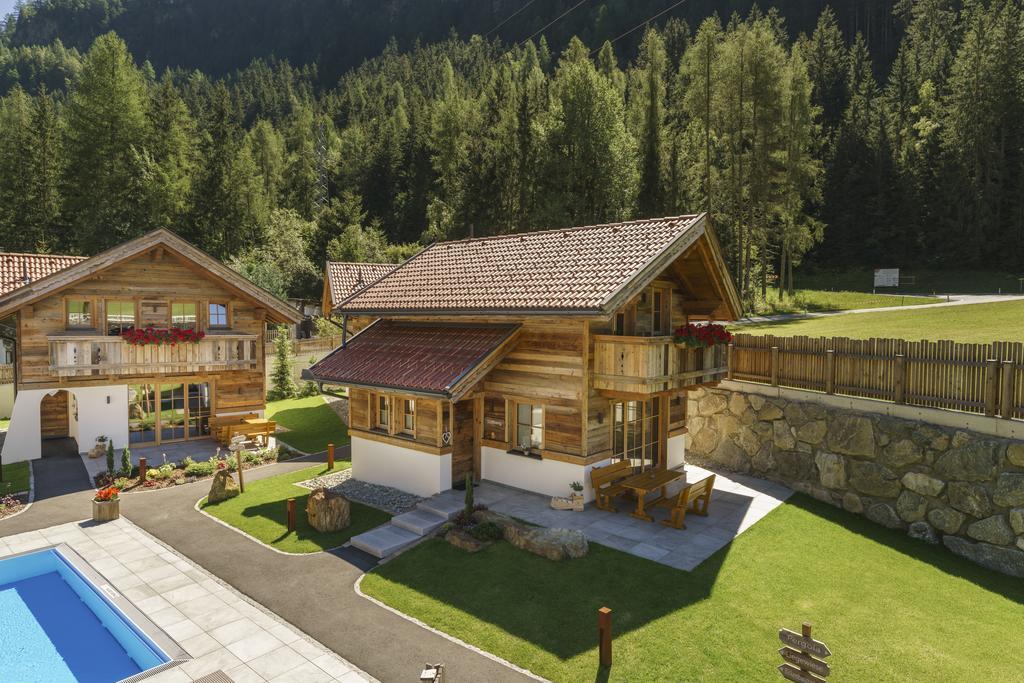Wellnesshuettendorf Wiese Sankt Leonhard im Pitztal Exterior photo